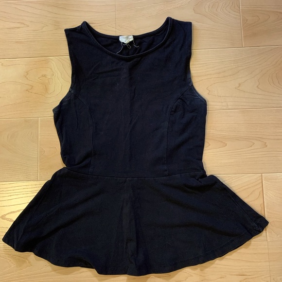 New Look Tops - ❌SOLD❌ 🌻 2/$10 New Look London black peplum top